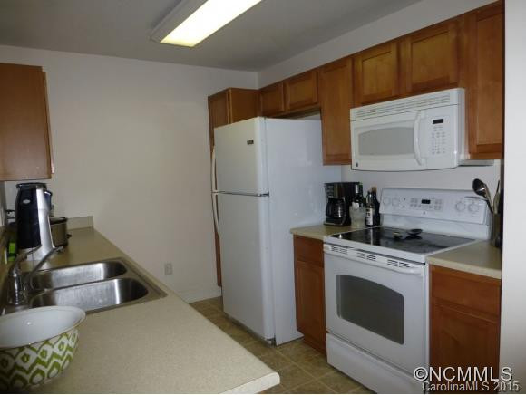 43 FOXDEN DR #203 - Photo 5