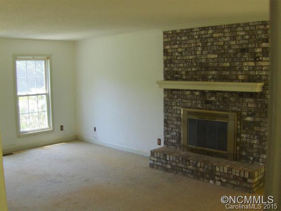 13 Hampton - Photo 3