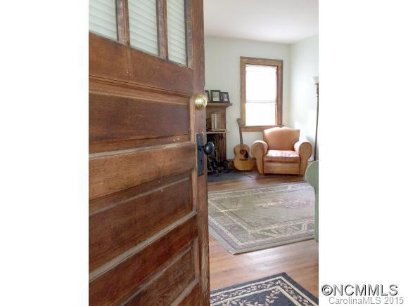 146 Fairfax - Photo 3