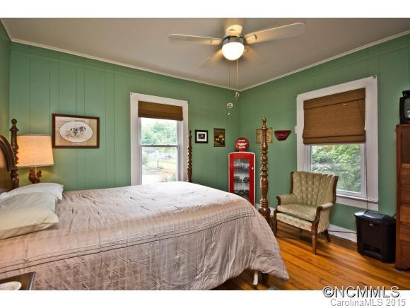 107 Young Street - Photo 17