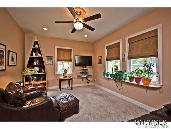 107 Young Street - Photo 7
