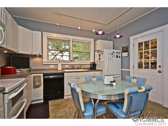107 Young Street - Photo 8