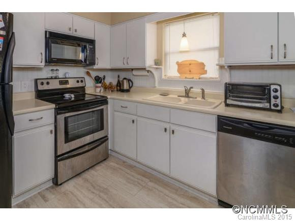 1206 Abbey Circle - Photo 4