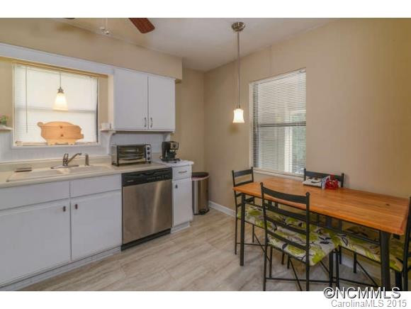 1206 Abbey Circle - Photo 5