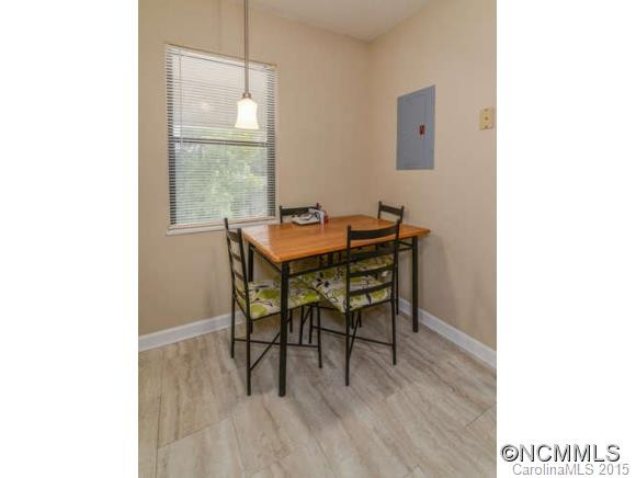 1206 Abbey Circle - Photo 6