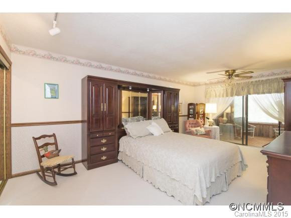 10 Oak Knoll Drive - Photo 18