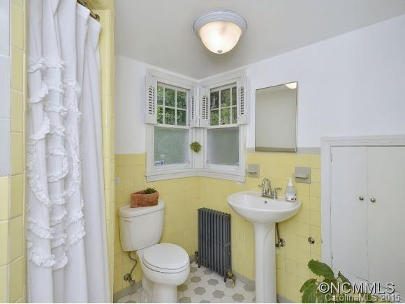 919 HENDERSONVILLE RD - Photo 20