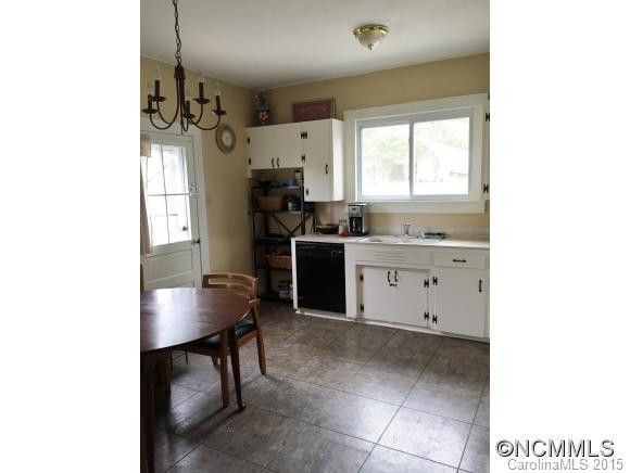 104 Young Street - Photo 4