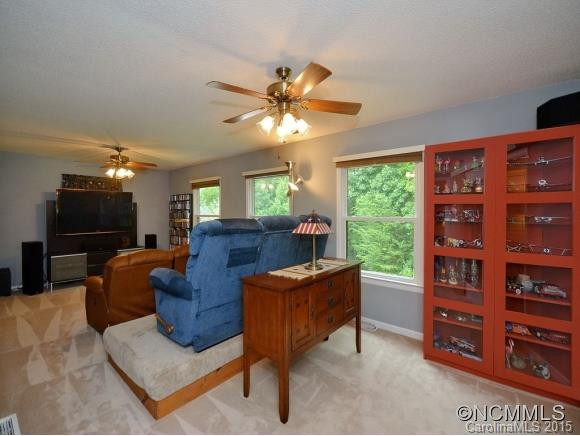 6 LYNETTE DRIVE - Photo 11