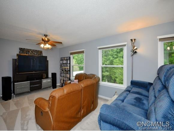 6 LYNETTE DRIVE - Photo 10