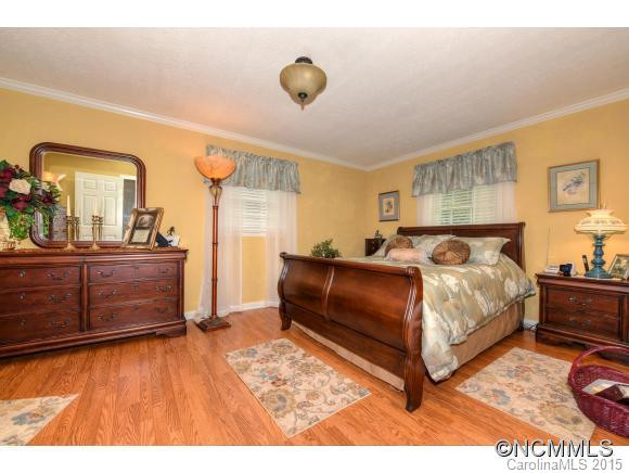 83 Greenbriar Drive - Photo 13