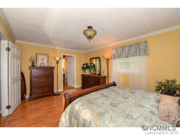 83 Greenbriar Drive - Photo 14