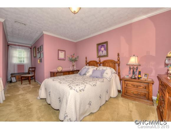 83 Greenbriar Drive - Photo 17