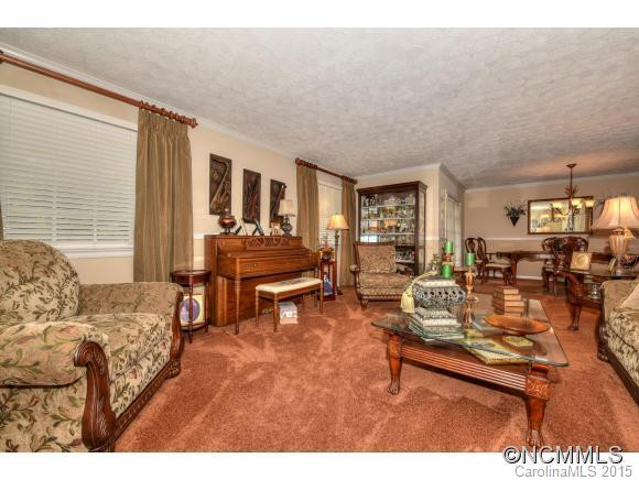 83 Greenbriar Drive - Photo 7