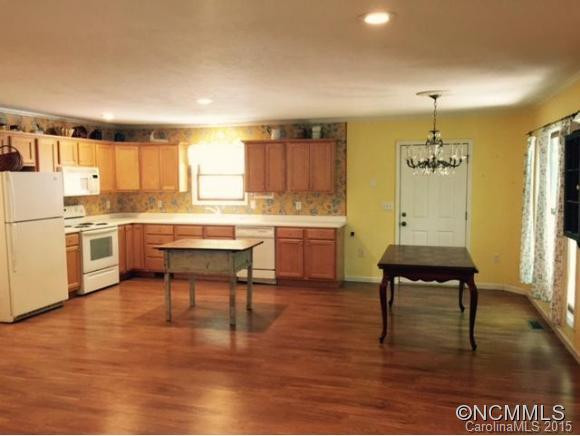 110 Hawks Drive - Photo 3