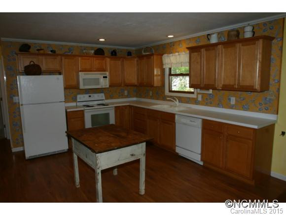110 Hawks Drive - Photo 4
