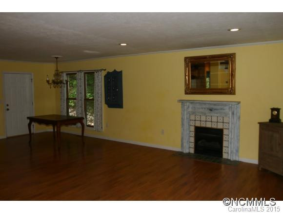 110 Hawks Drive - Photo 5