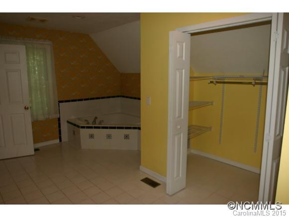 110 Hawks Drive - Photo 10