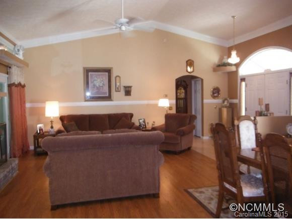 401 NELSON STREET - Photo 2