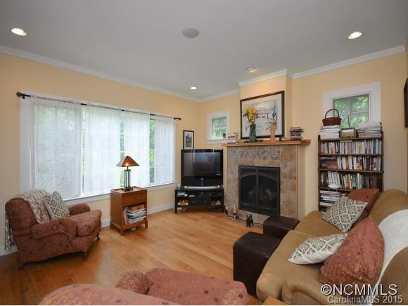 658 Lakeshore Drive - Photo 2