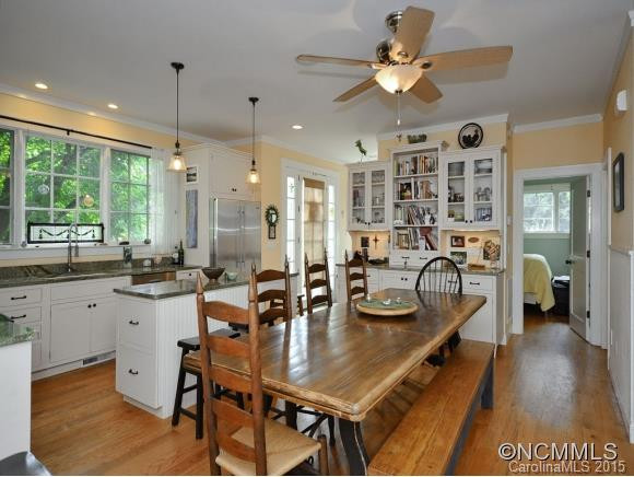 658 Lakeshore Drive - Photo 3