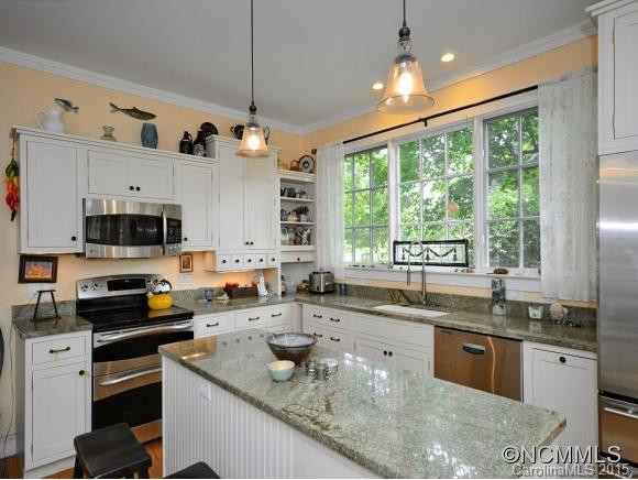 658 Lakeshore Drive - Photo 4