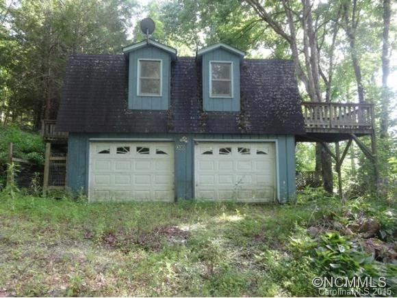 300 Whitewood Bend
