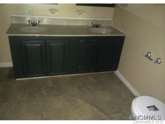 594 King Road - Photo 5
