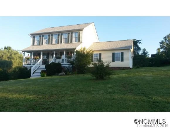 2 Hampton Drive