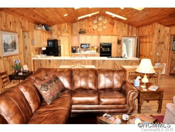 250 Lakes End - Photo 3