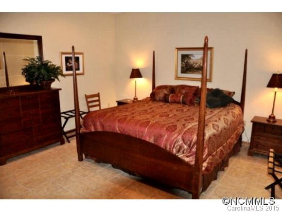 250 Lakes End - Photo 5