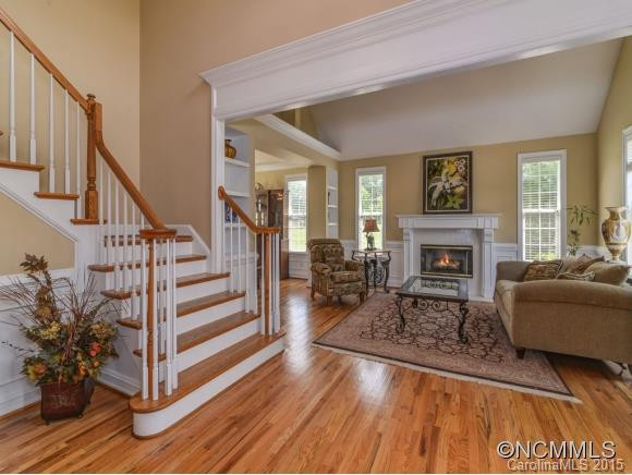 203 GREEN MEADOWS LANE - Photo 2