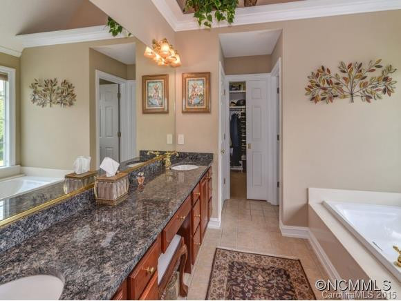 203 GREEN MEADOWS LANE - Photo 12