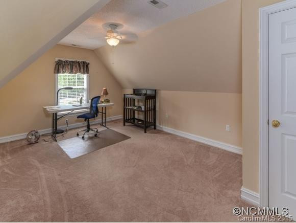 203 GREEN MEADOWS LANE - Photo 16