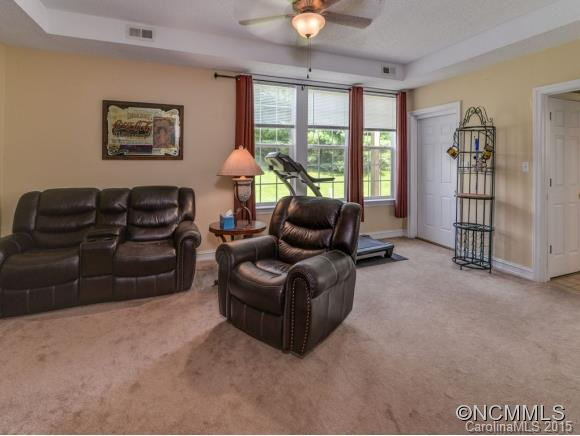 203 GREEN MEADOWS LANE - Photo 19