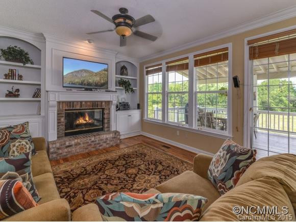 203 GREEN MEADOWS LANE - Photo 10