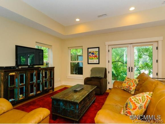 27 Thurland Ave - Photo 18