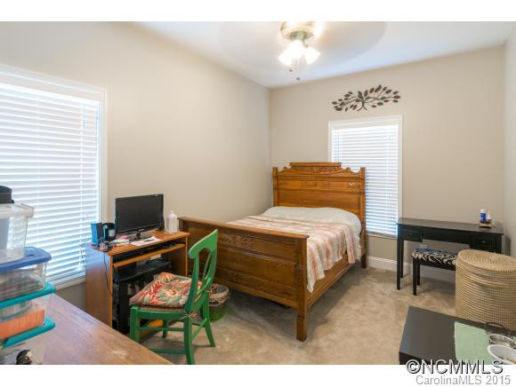 215 East College Street - Photo 13