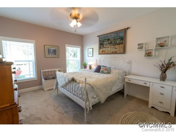 215 East College Street - Photo 14