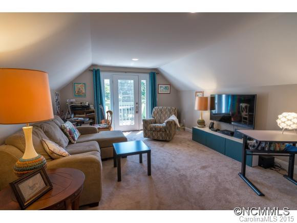 215 East College Street - Photo 15
