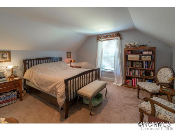 215 East College Street - Photo 16