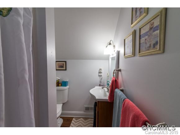 215 East College Street - Photo 18