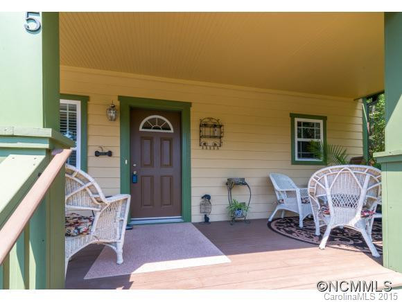 215 East College Street - Photo 3