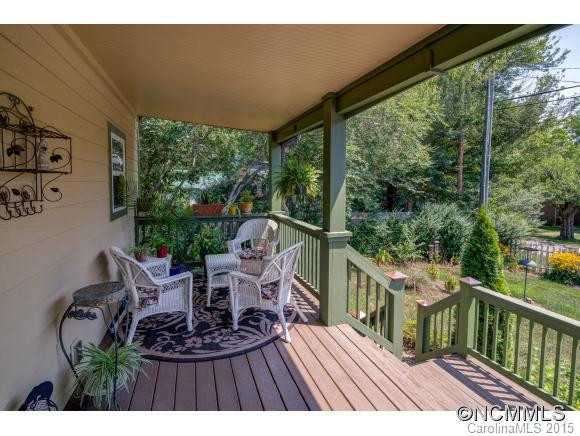 215 East College Street - Photo 4