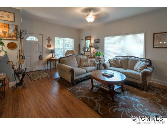 215 East College Street - Photo 6