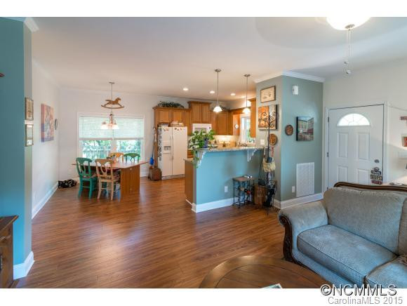 215 East College Street - Photo 7