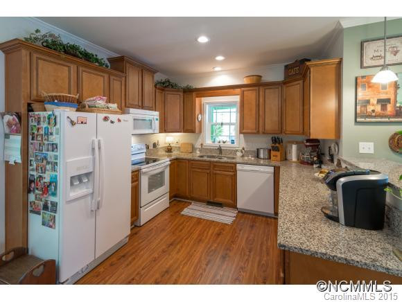215 East College Street - Photo 9