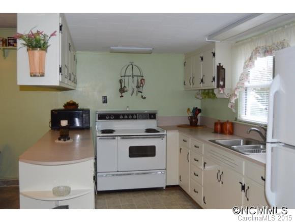 140 Lincoln Avenue - Photo 2