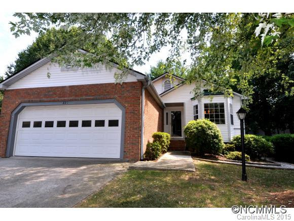 221 Hampton Ct