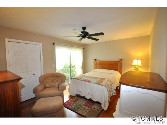 221 Hampton Ct - Photo 11
